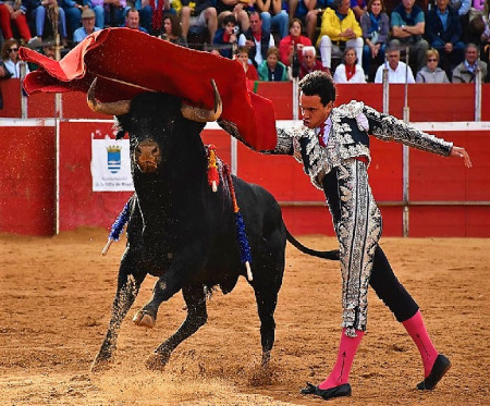 La Entrega de Juan de Castilla Brilla en la Oscuridad de Riaza